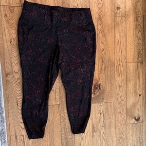 Livi Active Black and Red Speckled Cropped Pants